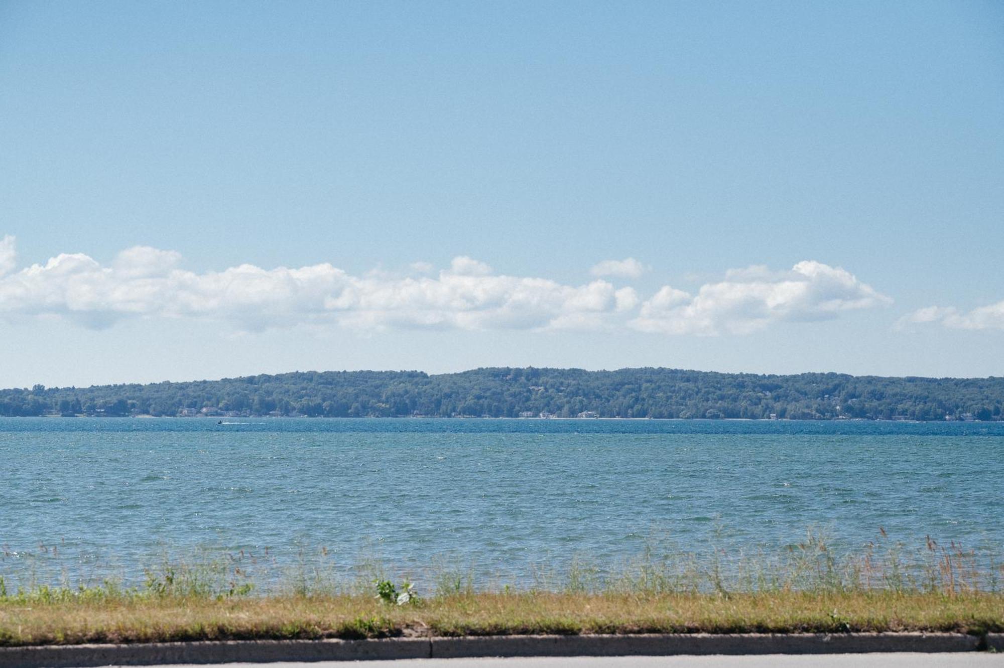 Kasa Gold Coast Inn Traverse City Bagian luar foto